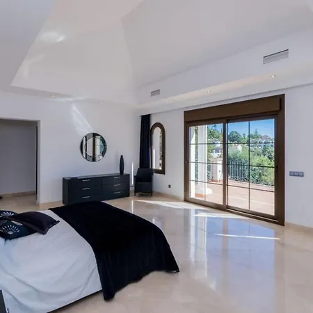 Stunning Detached In The Gated And Peaceful Apartment *