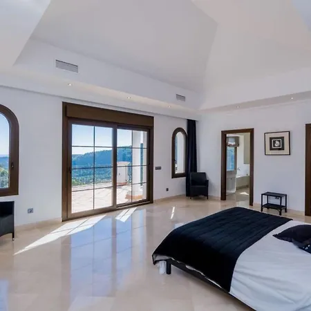 Apartment Stunning Detached In The Gated And Peaceful